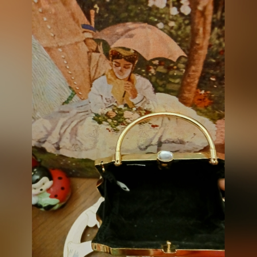 πVicenza Clutch Embossed π π Rhinestone Metallic,Elegant Purse.π π - Picture 3 of 13